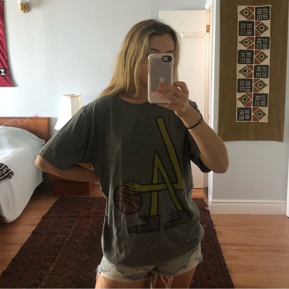 LA Lakers NBA Graphic Tee - Picture 3 of 5